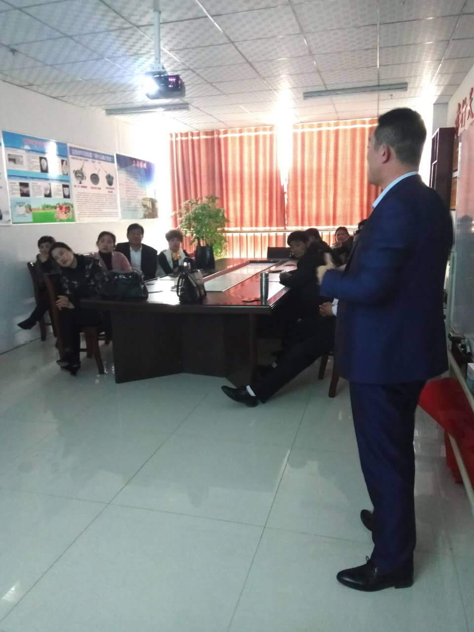 徐州考察团签约孝行天下的纳米玉锅