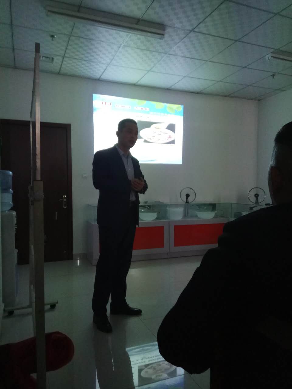 徐州考察团签约孝行天下的纳米玉锅