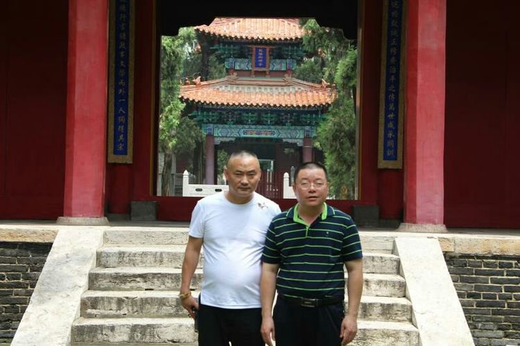 孝行天下公司董事长及高管们与全国各地市场领导人一起参观曾庙，感受儒家思想文化！